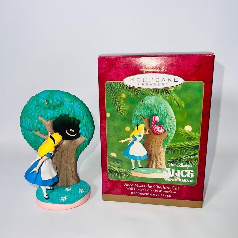 Hallmark Keepsake Ornament Disney Alice Meets the Cheshire Cat‎